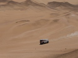 Car 2 piloted by Teruhito Sugawara and Hiroyuki Sugiura.