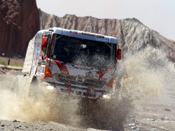 Car 2 piloted by the Teruhito Sugawara/Hiroyuki Sugiura crew 