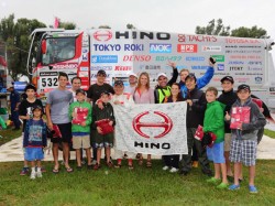 The Hino team is visited by Bolivia Hino staff members and associates.