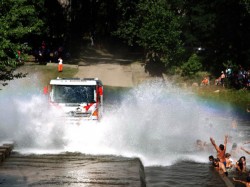 Car 2 piloted by the Teruhito Sugawara/Hiroyuki Sugiura crew 