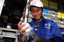 Hiroya Fukuno inspects and cleans the fuel filter. 