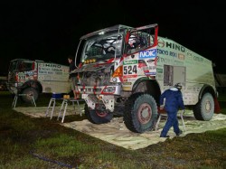 HINO500 Series trucks undergo servicing in Salta. 