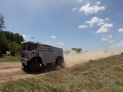 Car 2 piloted by Teruhito Sugawara and Hiroyuki Sugiura.