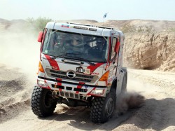Car 2 piloted by the Teruhito Sugawara/Hiroyuki Sugiura crew 