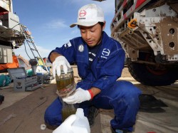 Mechanic Hiroya Fukuno cleans the fuel filter. 