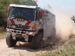 Car 1 crewed by Yoshimasa Sugawara, Yoko Wakabayashi, and Katsumi Hamura.