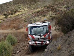 Car 2 piloted by the Teruhito Sugawara/Hiroyuki Sugiura crew 