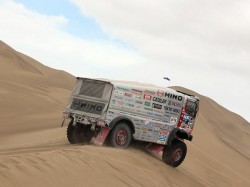 Car 2 piloted by Teruhito Sugawara and Hiroyuki Sugiura.