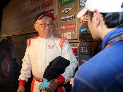 Yoshimasa Sugawara updates a mechanic on how the truck is doing. 
