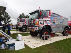 Mechanics service the HINO500 Series trucks in the drizzle. 