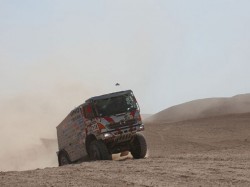 Car 2 piloted by the Teruhito Sugawara/Hiroyuki Sugiura crew