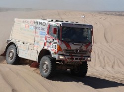 Car 2 piloted by the Teruhito Sugawara/Hiroyuki Sugiura crew 