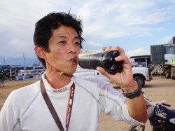 Katsumi Hamura relaxes after arriving at the bivouac.