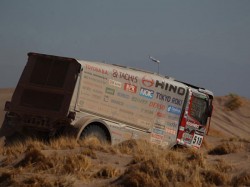 Car 2 piloted by the Teruhito Sugawara/Hiroyuki Sugiura crew 