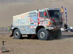 Car 2 arrives at the bivouac in Iquique