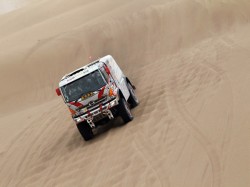 Car 1 piloted by Yoshimasa Sugawara, Yoko Wakabayashi, and Katsumi Hamura.