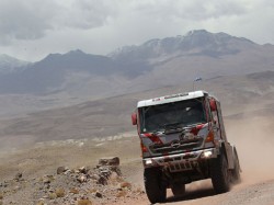 Car 2 piloted by the Teruhito Sugawara/Hiroyuki Sugiura crew