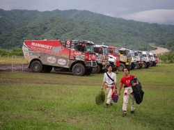 Teruhito Sugawara and Hiroyuki Sugiura park their HINO500 Series truck at the Parc-Fermes. 