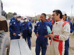 Teruhito Sugawara goes over servicing procedures with mechanics. 