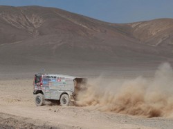 Car 2 piloted by the Teruhito Sugawara/Hiroyuki Sugiura crew 