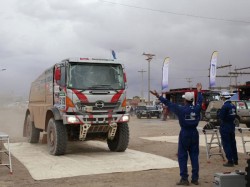 Car 2 arrives at the bivouac in Uyuni.