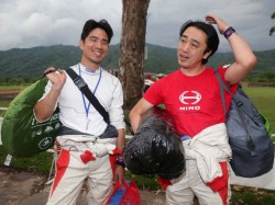 Teruhito Sugawara and Hiroyuki Sugiura arrive at the bivouac with their sleeping gear. 